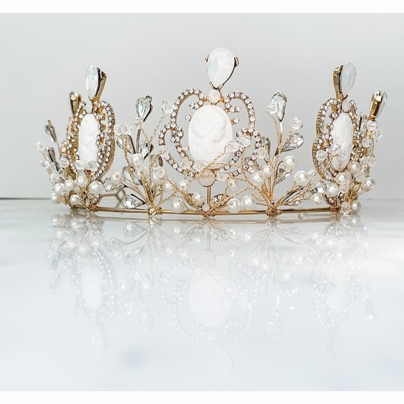 Accessories - VINTAGE Like Tiara with Opal Stones